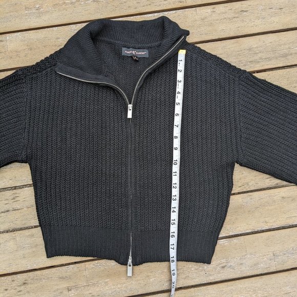 Cropped Full-Zip Collared Sweater - Picture 4 of 8